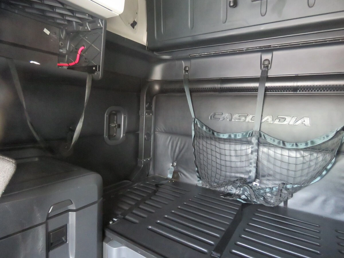 2023 Freightliner Cascadia - image 15