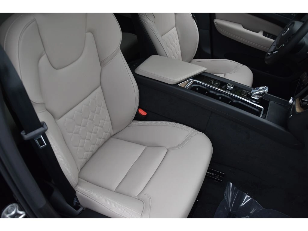 2026 Volvo - image 30