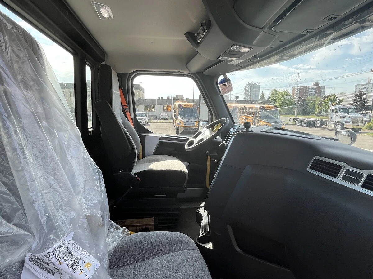 2027 Western Star 47X — photo 8