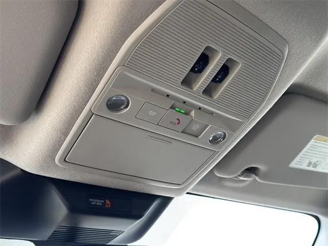 2026 Nissan Kicks SR photo 23