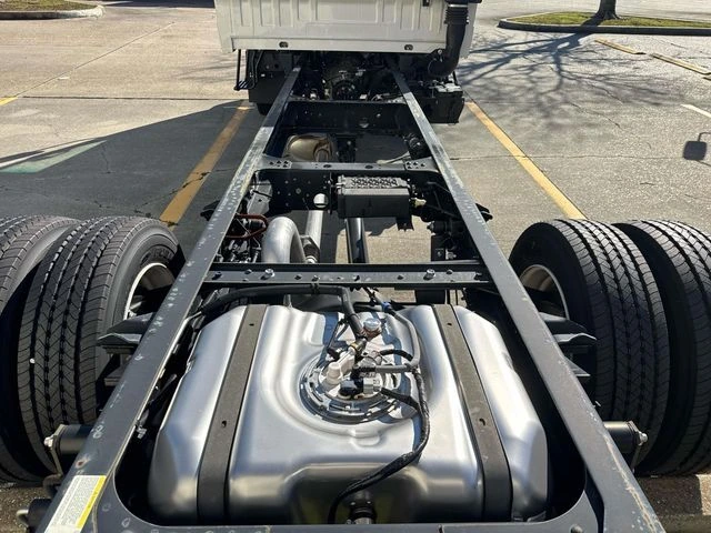 2025 Isuzu NPR - image 10