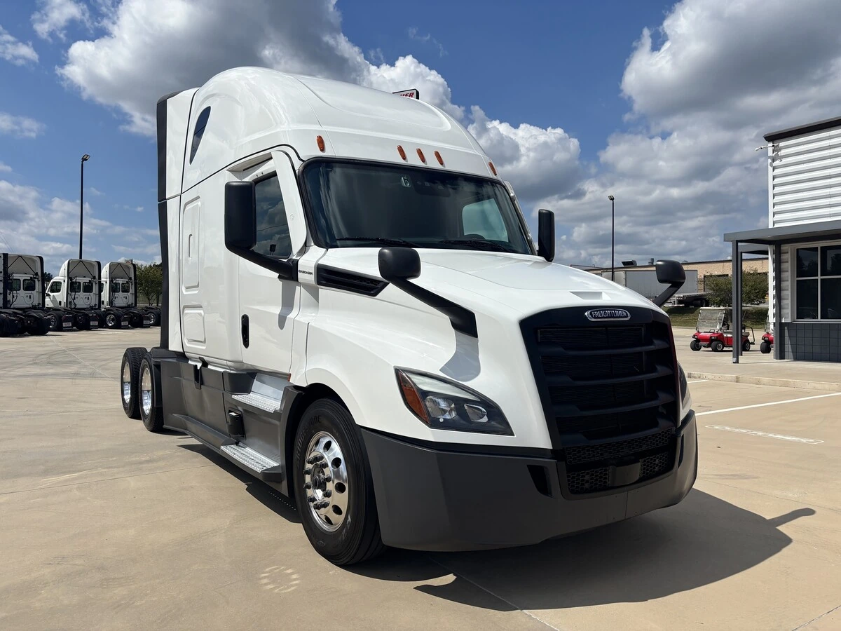 2025 Freightliner Cascadia — photo 3