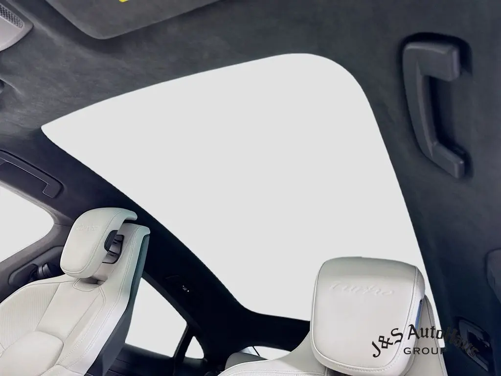 2021 Porsche Taycan Turbo photo 16