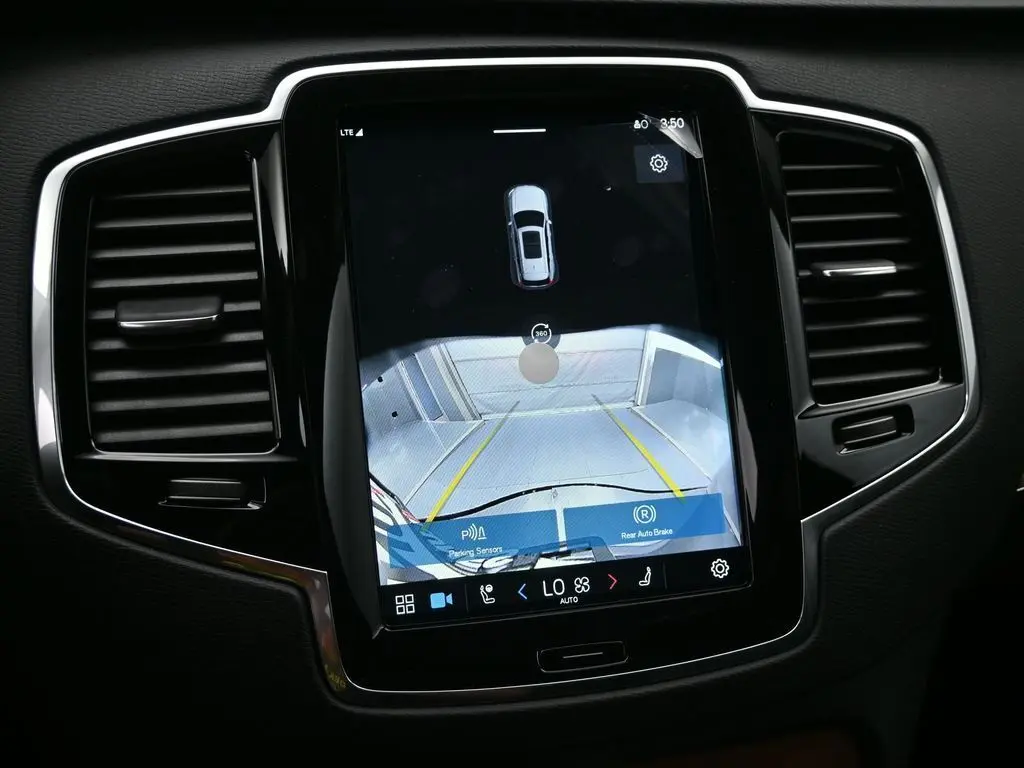 2025 Volvo - image 13