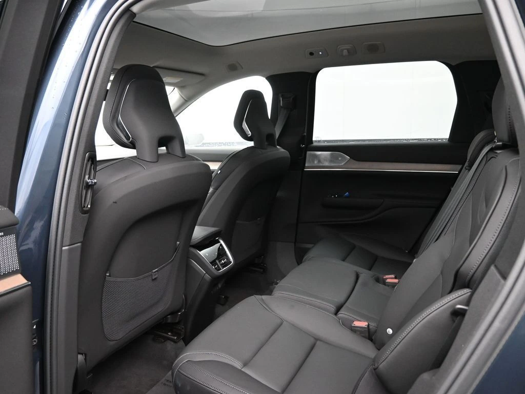 2025 Volvo EX90 Ultra - Photo 16