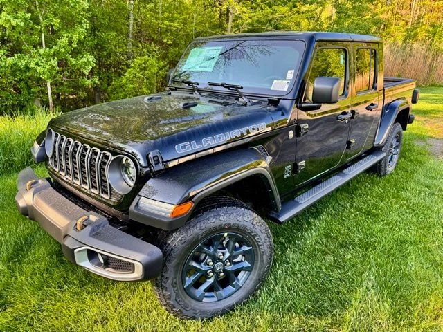 2026 Jeep Gladiator 85th Anniversary Edition Auto's photo