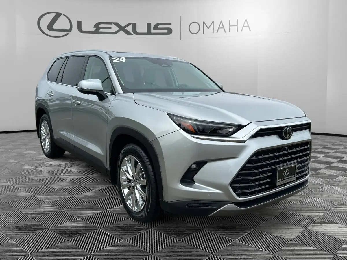 2024 Toyota Grand Highlander Platinum's photo