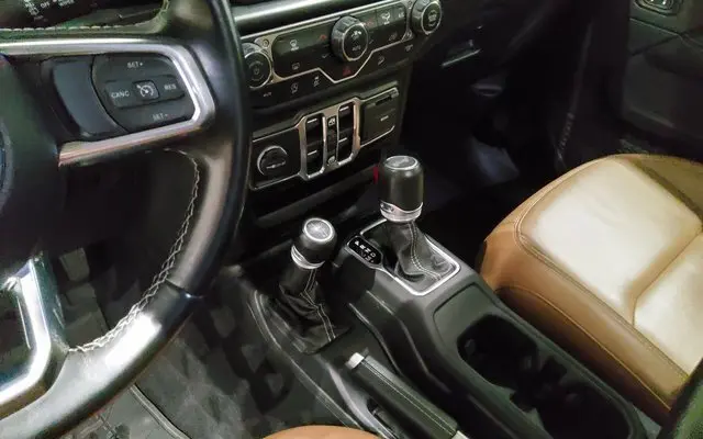 2021 Jeep Wrangler Unlimited Sahara photo 17