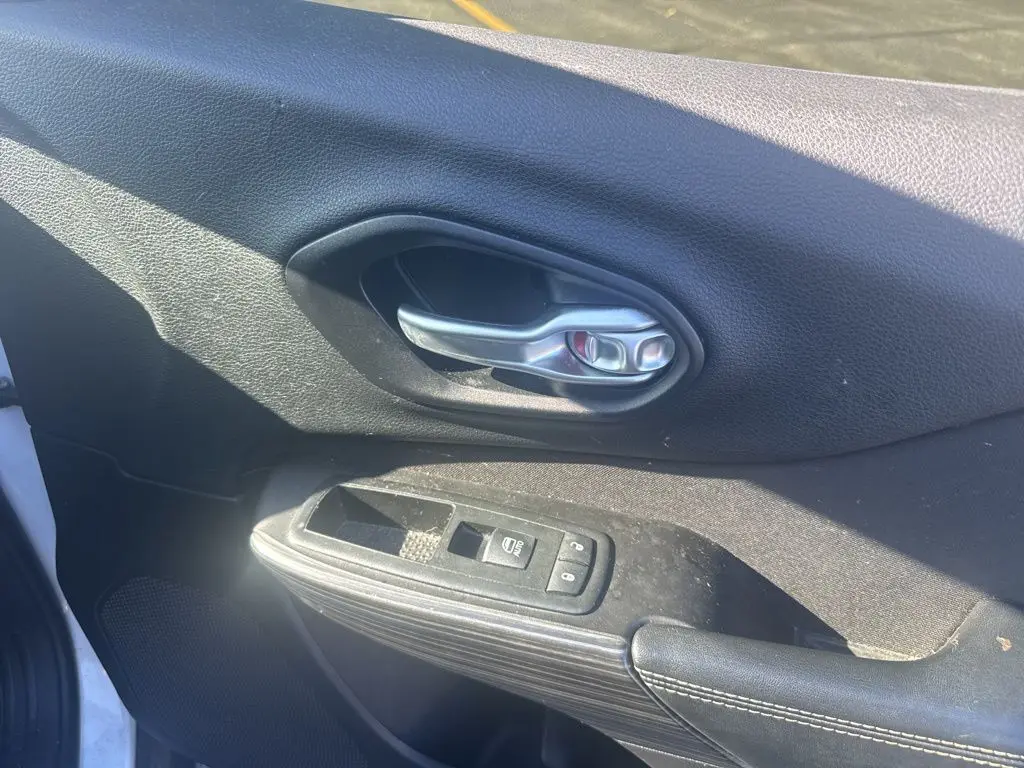 2014 Jeep Cherokee Latitude photo 12