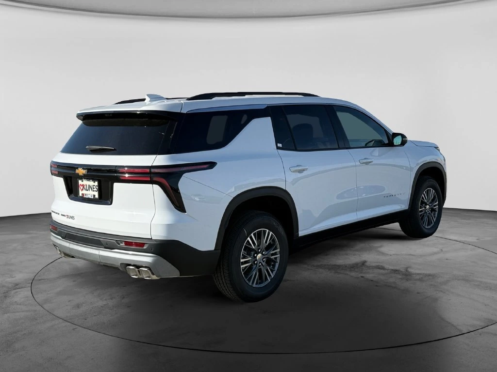 2027 Chevrolet Traverse LT - Photo 8