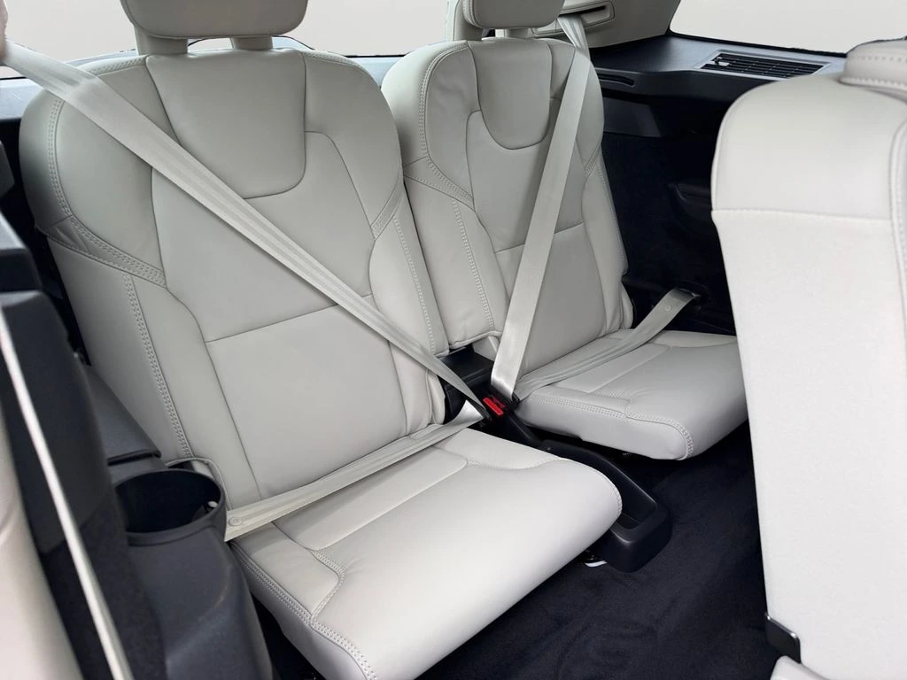 2025 Volvo - image 10