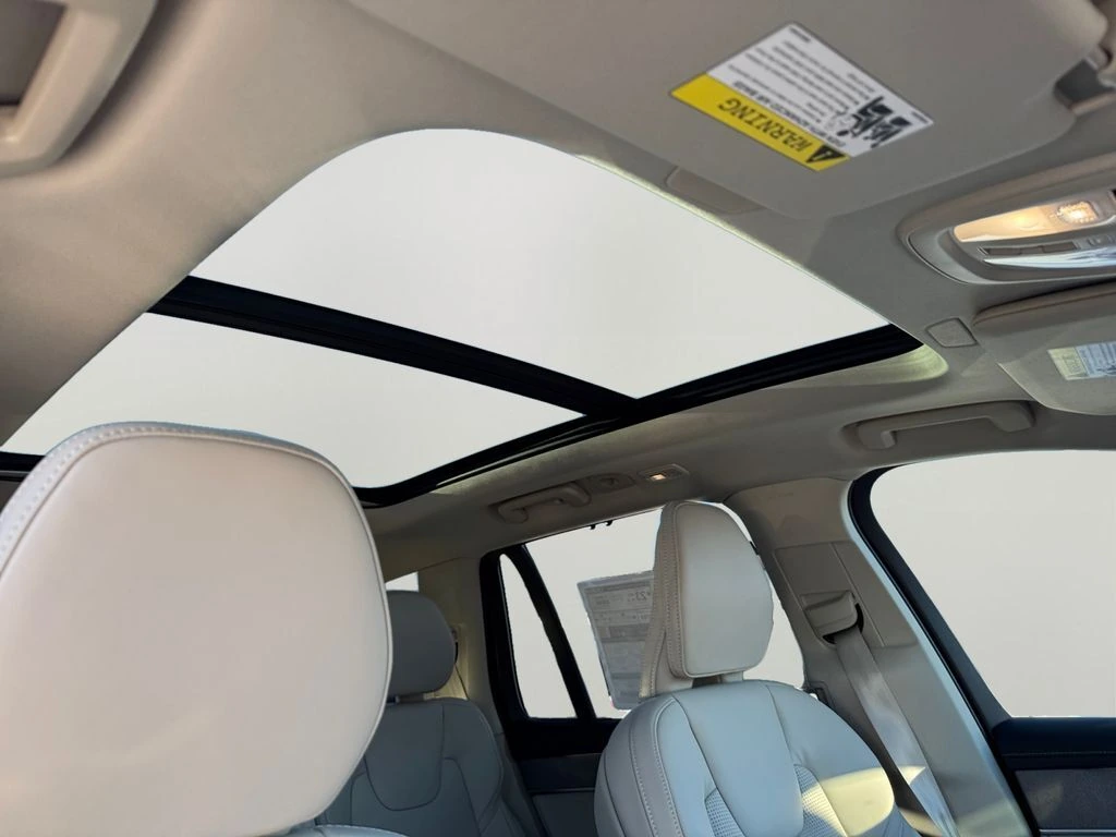 2026 Volvo - image 5
