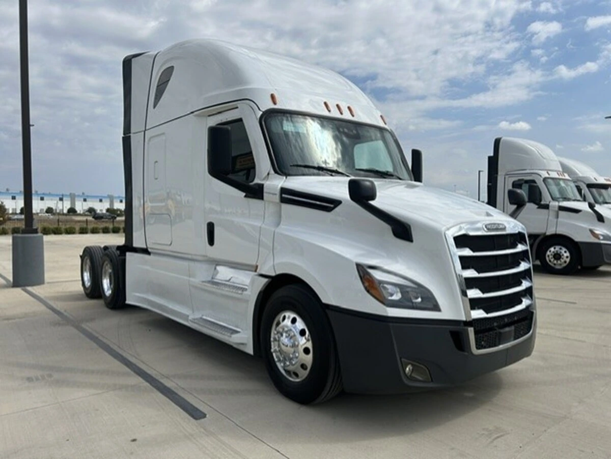 2025 Freightliner Cascadia — photo 6