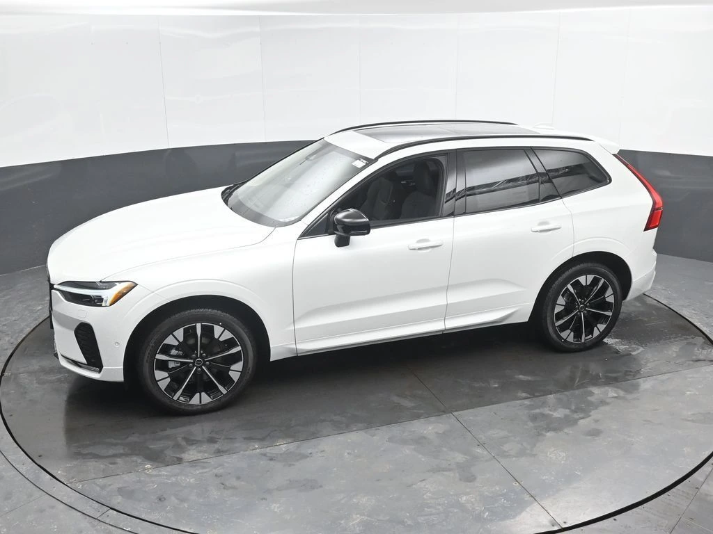 2026 Volvo - image 33