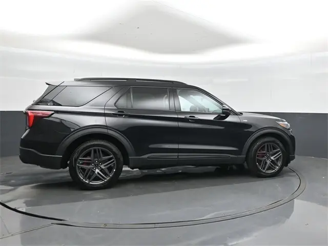 2025 Ford Explorer ST-Line photo 4
