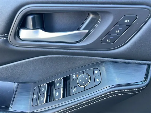 2023 Nissan Rogue SL photo 16