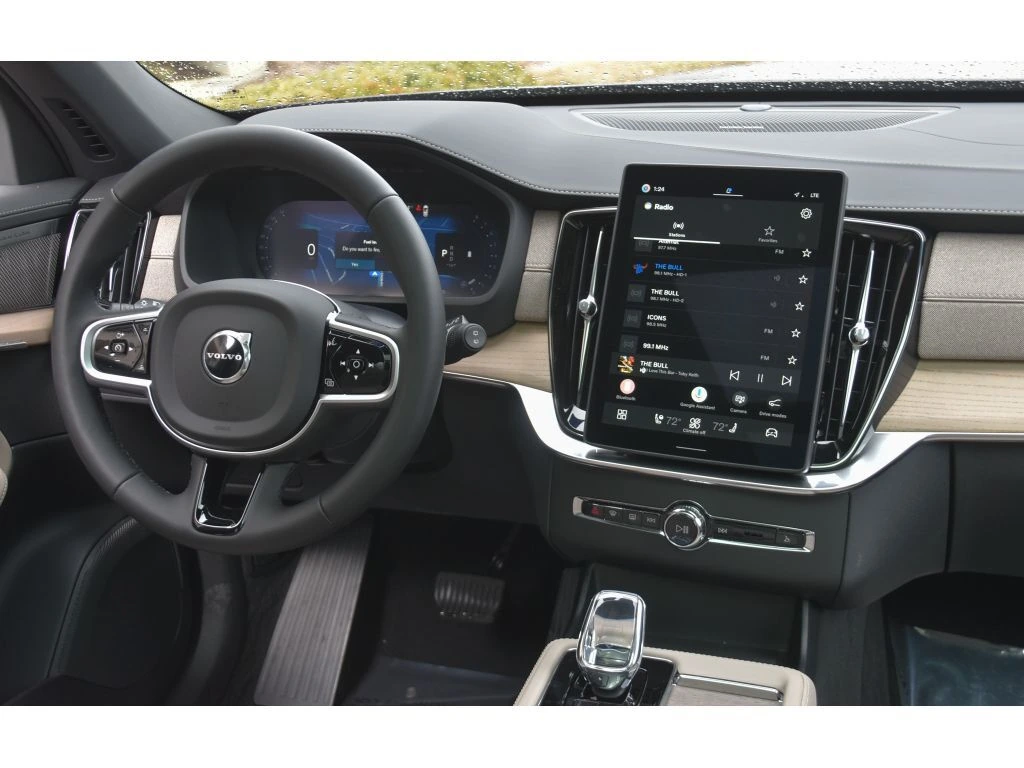 2026 Volvo - image 17