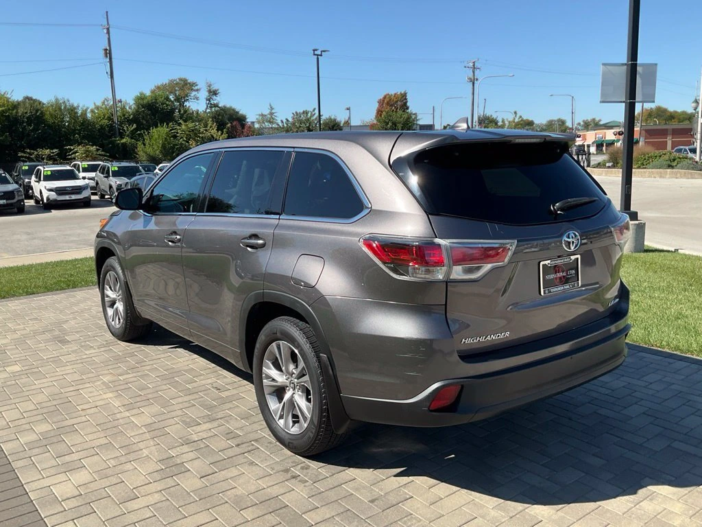 Used 2016 Toyota Highlander LE Plus with VIN 5TDBKRFHXGS295118 for sale in Evergreen Park, IL