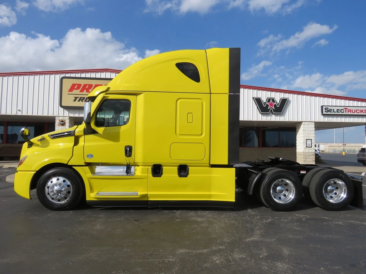 2022 Freightliner Cascadia - image 2