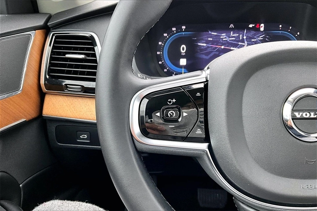 2024 Volvo - image 11