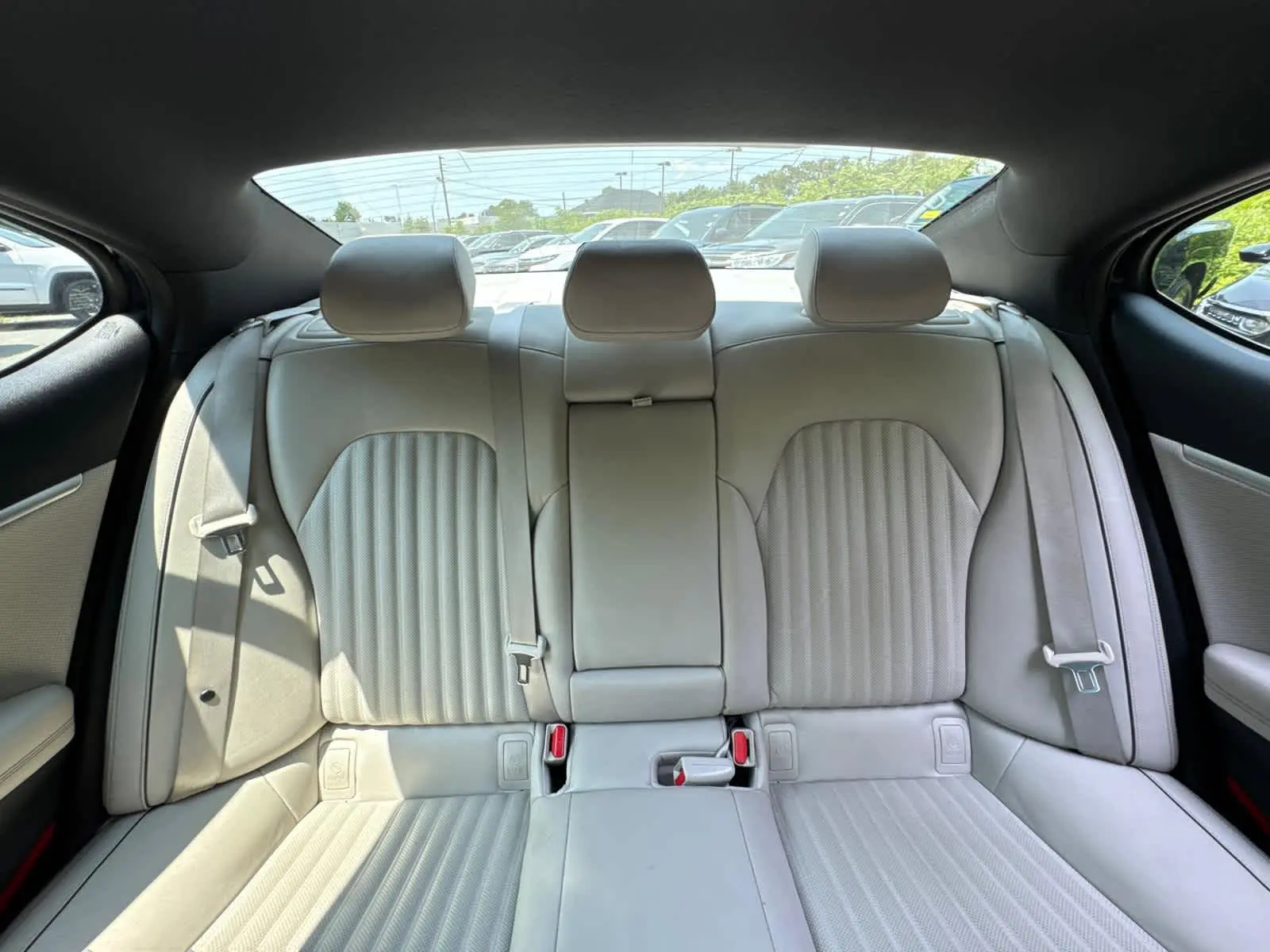 2022 Genesis G70 2.0T photo 28