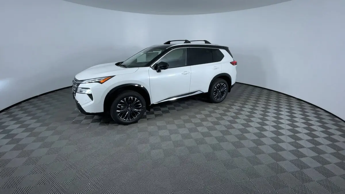 2026 Nissan Rogue Platinum photo 4