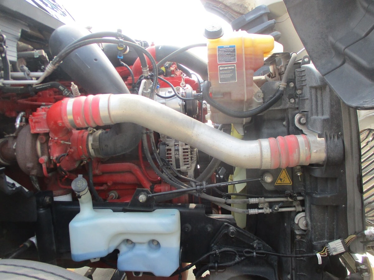 2022 International LT in Altoona, IA — photo 8