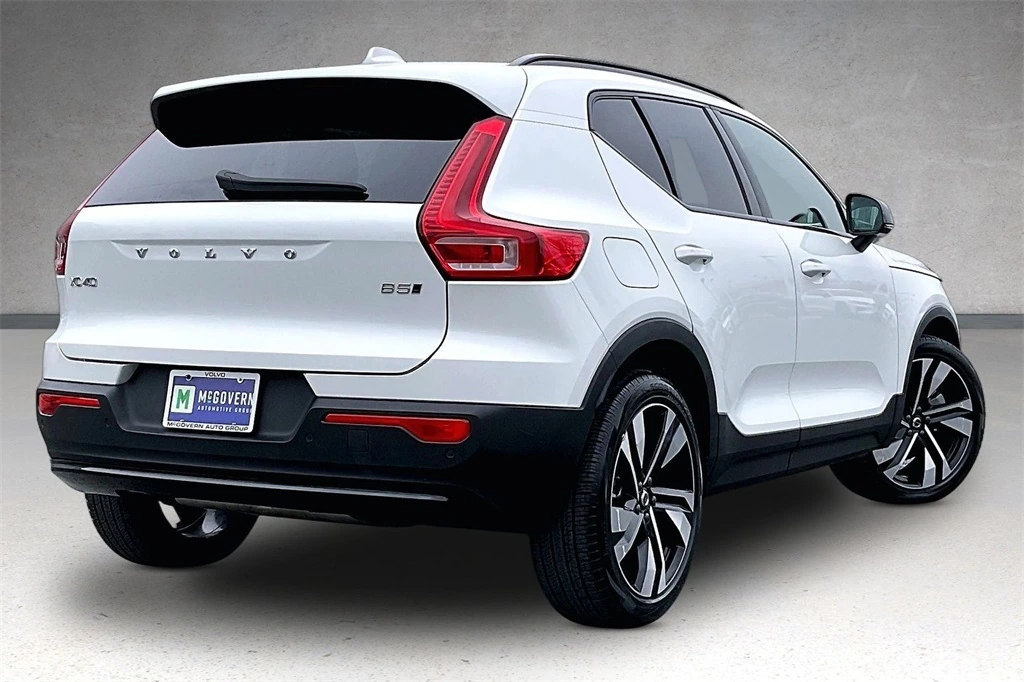 2023 Volvo - image 6