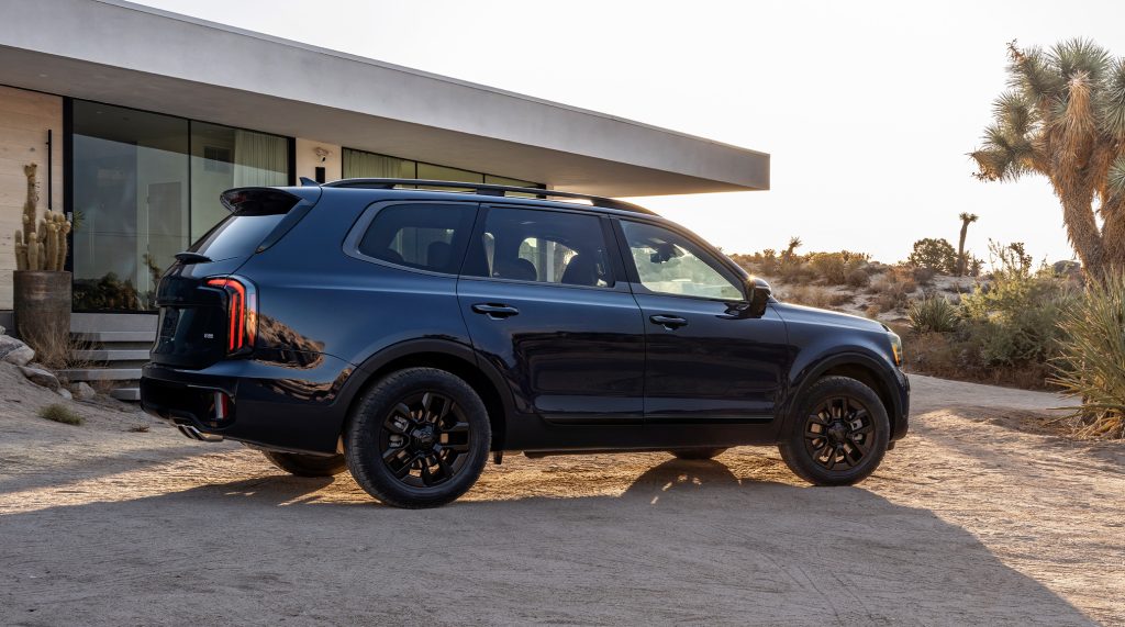Dark blue 2025 Kia Telluride is shown from the side