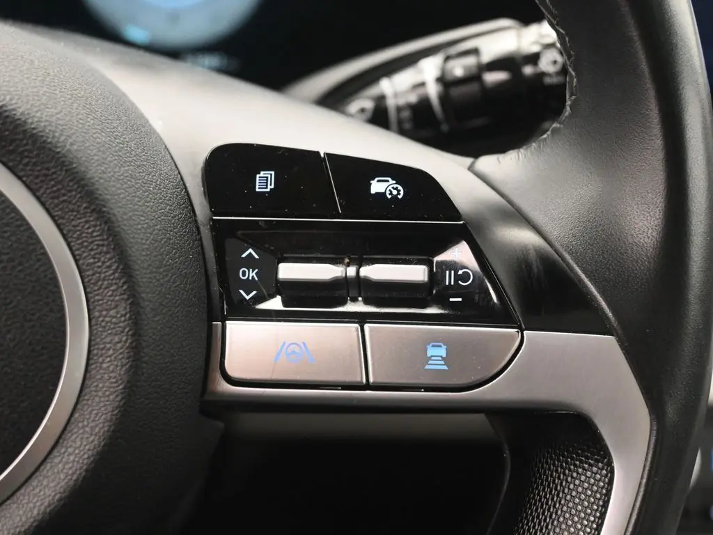2024 Hyundai Elantra Limited photo 9
