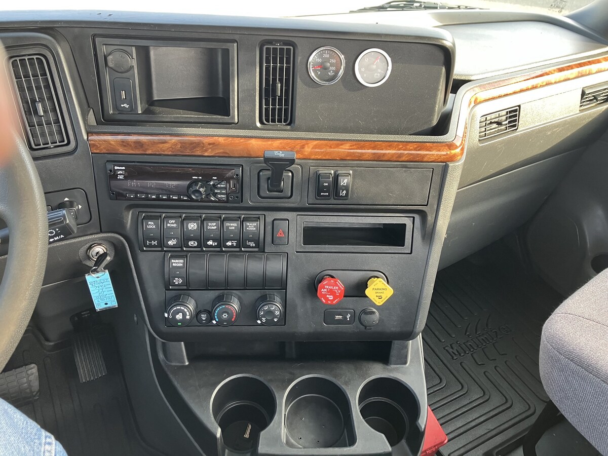 2020 International LT in Tacoma, WA — photo 6