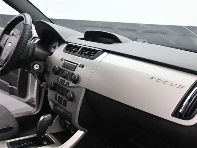 2011 Ford Focus SES photo 21