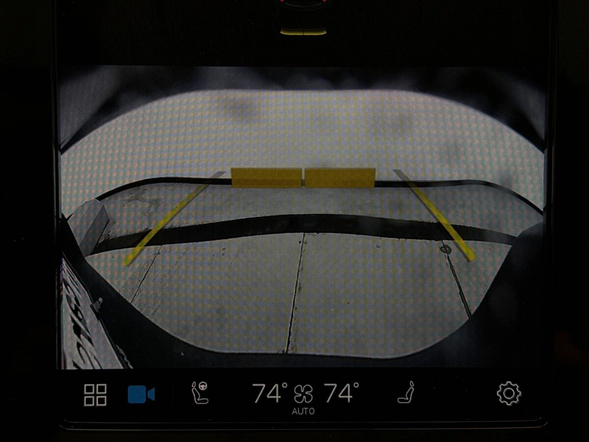 2025 Volvo - image 16