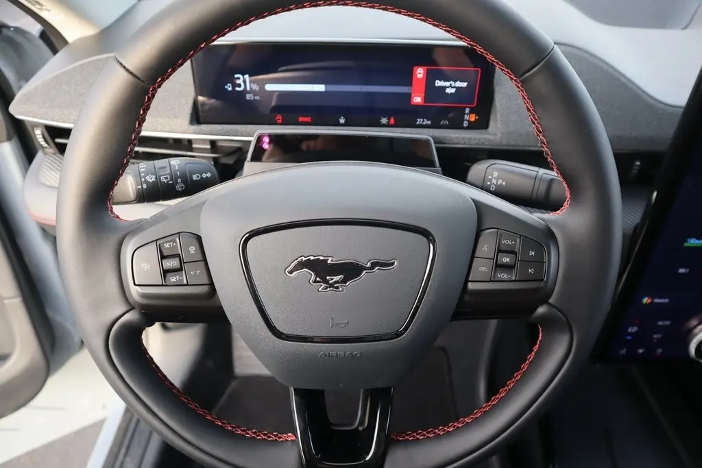 2025 Ford Mustang Mach-E Premium photo 3