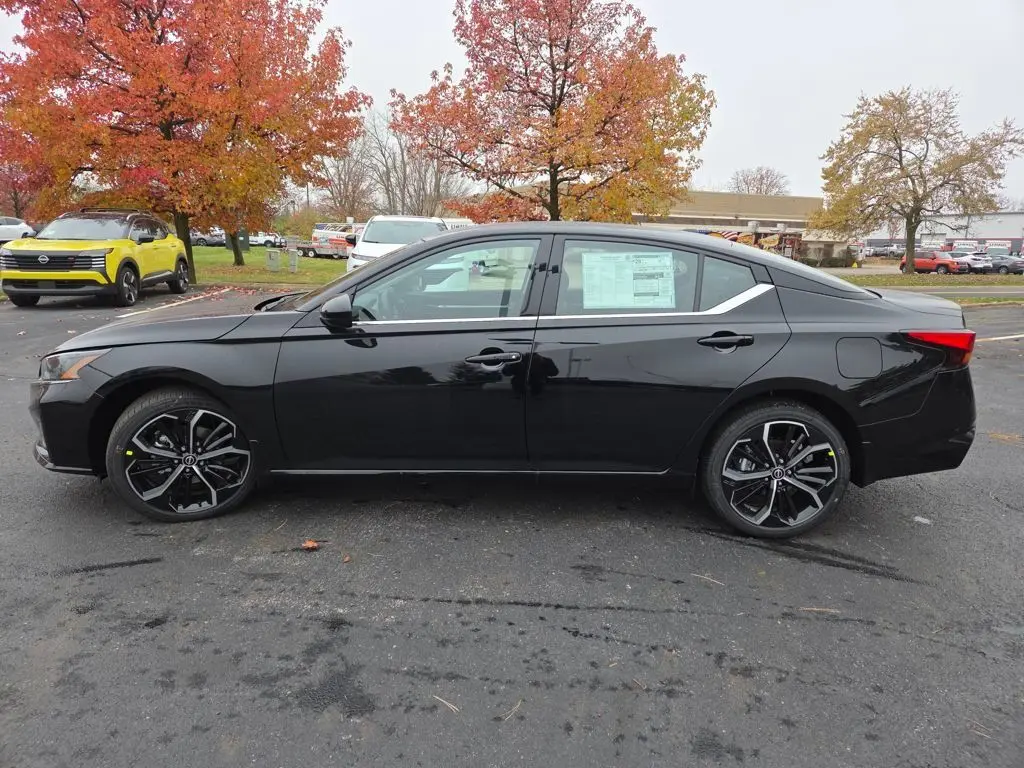 2025 Nissan Altima 2.5 SR photo 4