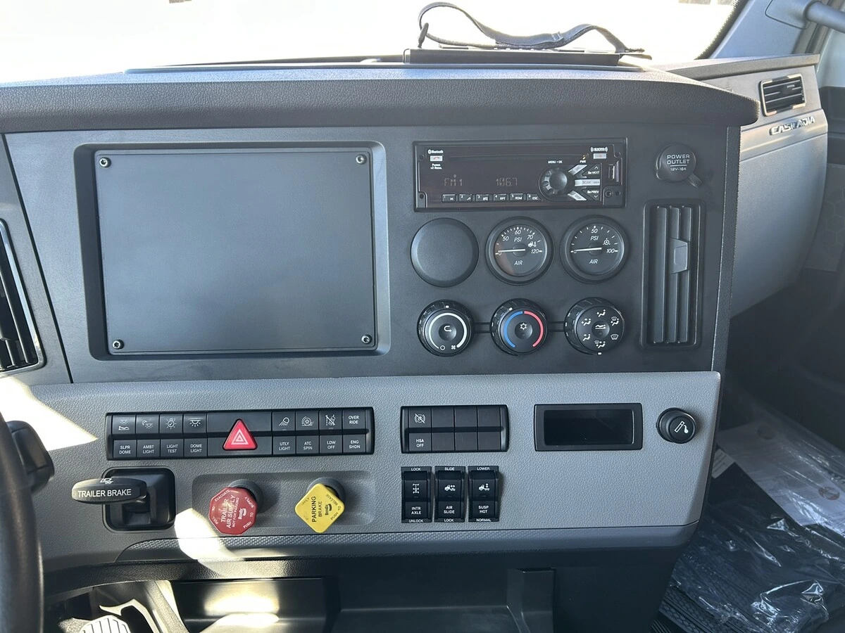 2022 Freightliner Cascadia - image 17