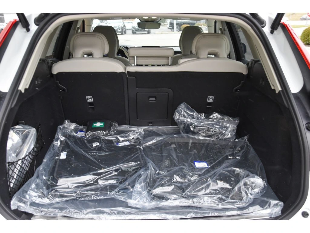 2026 Volvo - image 18