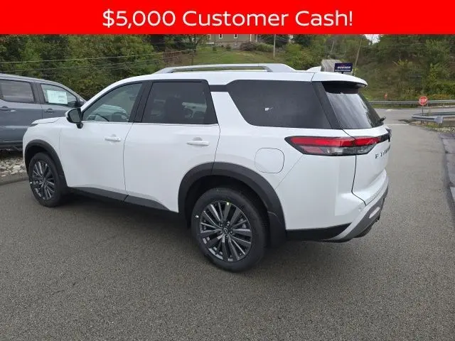 2025 Nissan Pathfinder SL photo 3