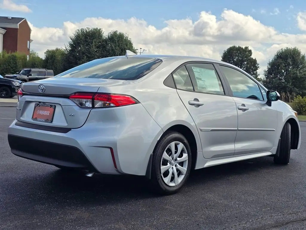 2025 Toyota Corolla LE photo 12