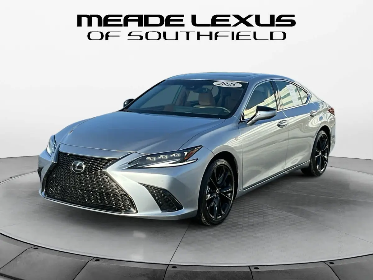 2025 Lexus ES Hybrid 300h's photo