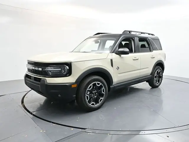 2025 Ford Bronco Sport Outer Banks photo 2