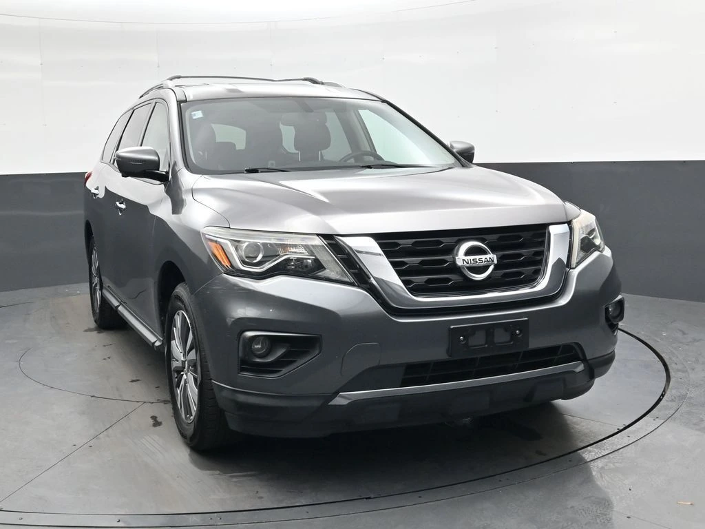 2019 Nissan Pathfinder SL's photo