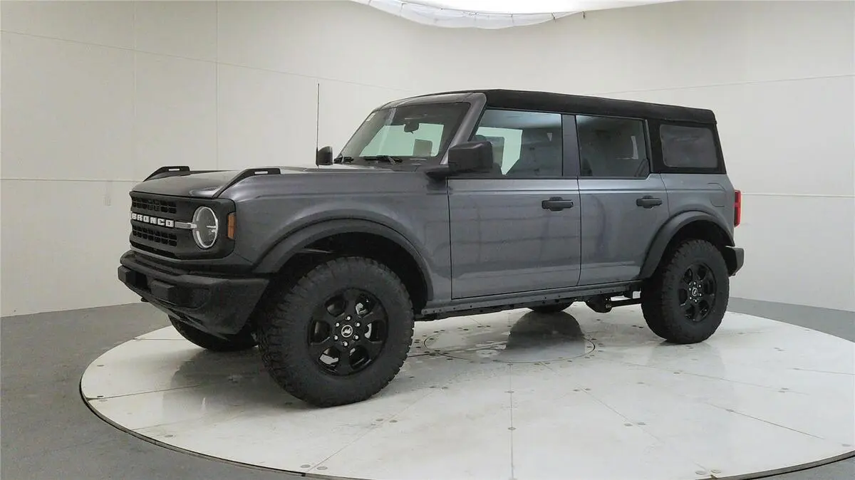 2025 Ford Bronco Base photo 3