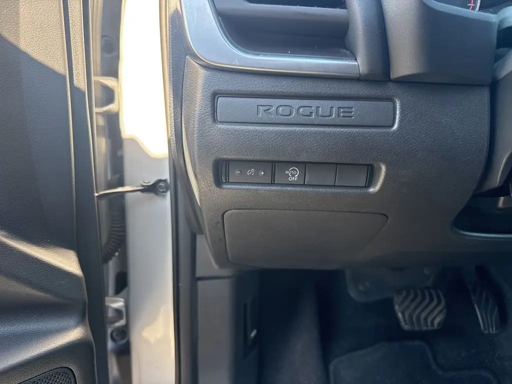 2024 Nissan Rogue S photo 13