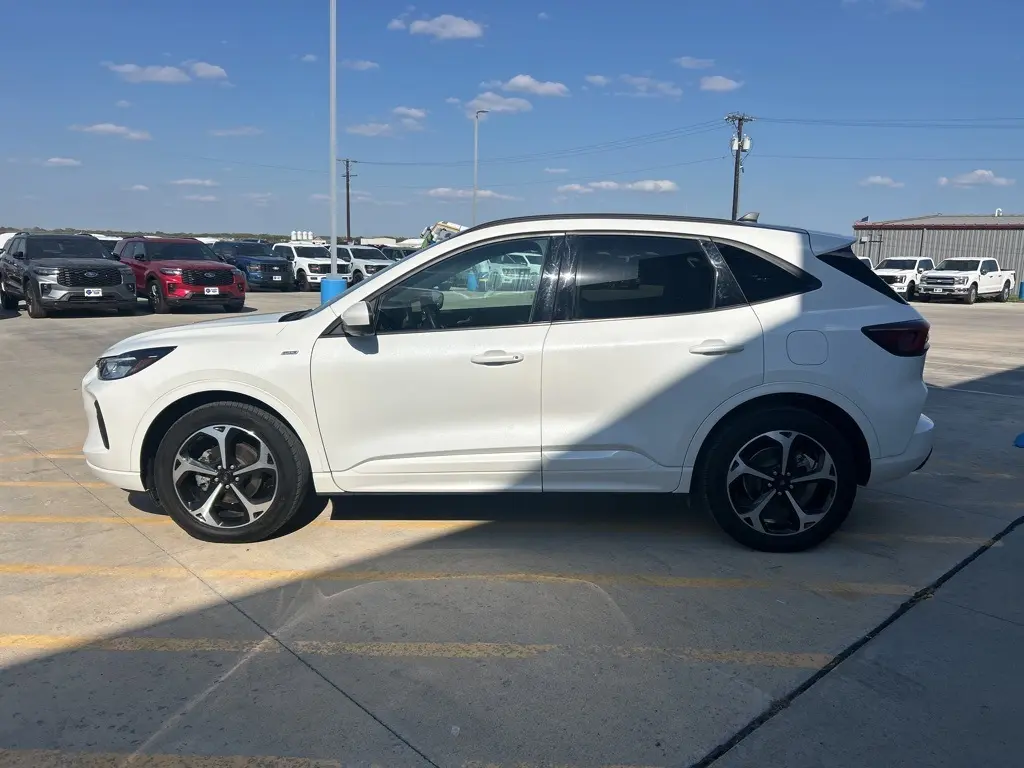 2023 Ford Escape ST-Line Select photo 6