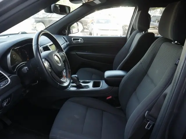 2018 Jeep Grand Cherokee Laredo E photo 3