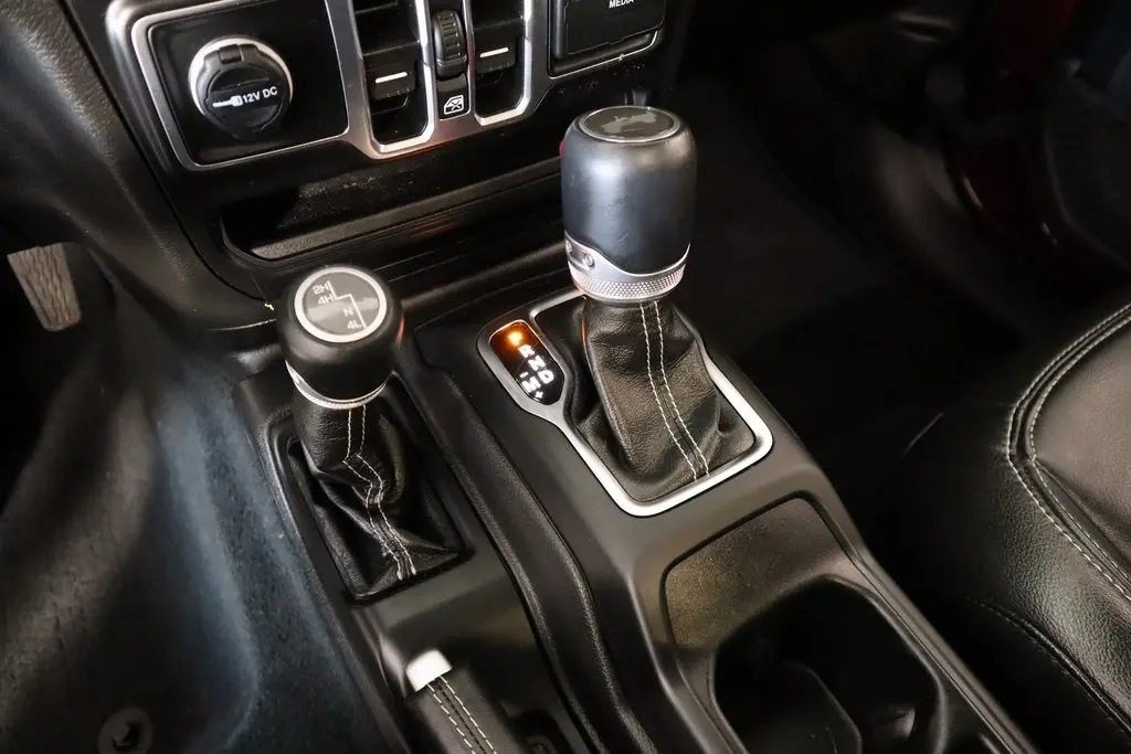 2022 Jeep Wrangler Unlimited Sahara photo 9