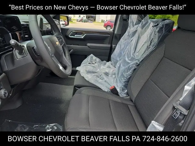 2025 Chevrolet Silverado 1500 LT photo 4
