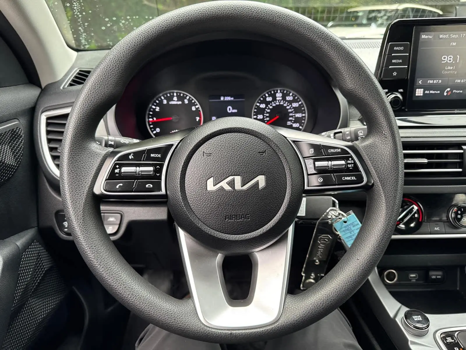 2022 Kia Seltos LX photo 11
