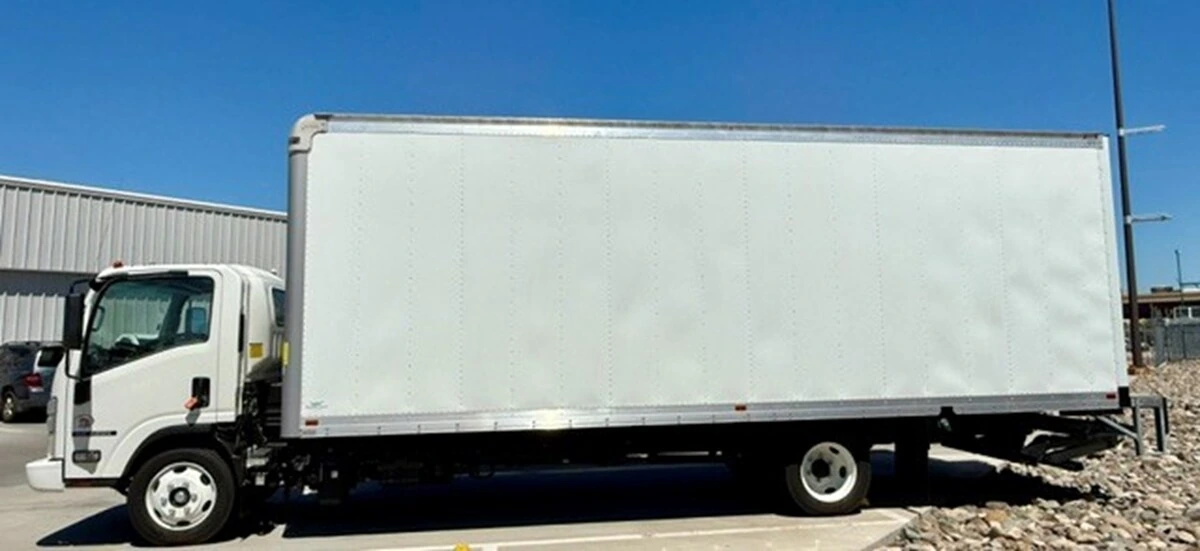 2024 Isuzu NRR — photo 2